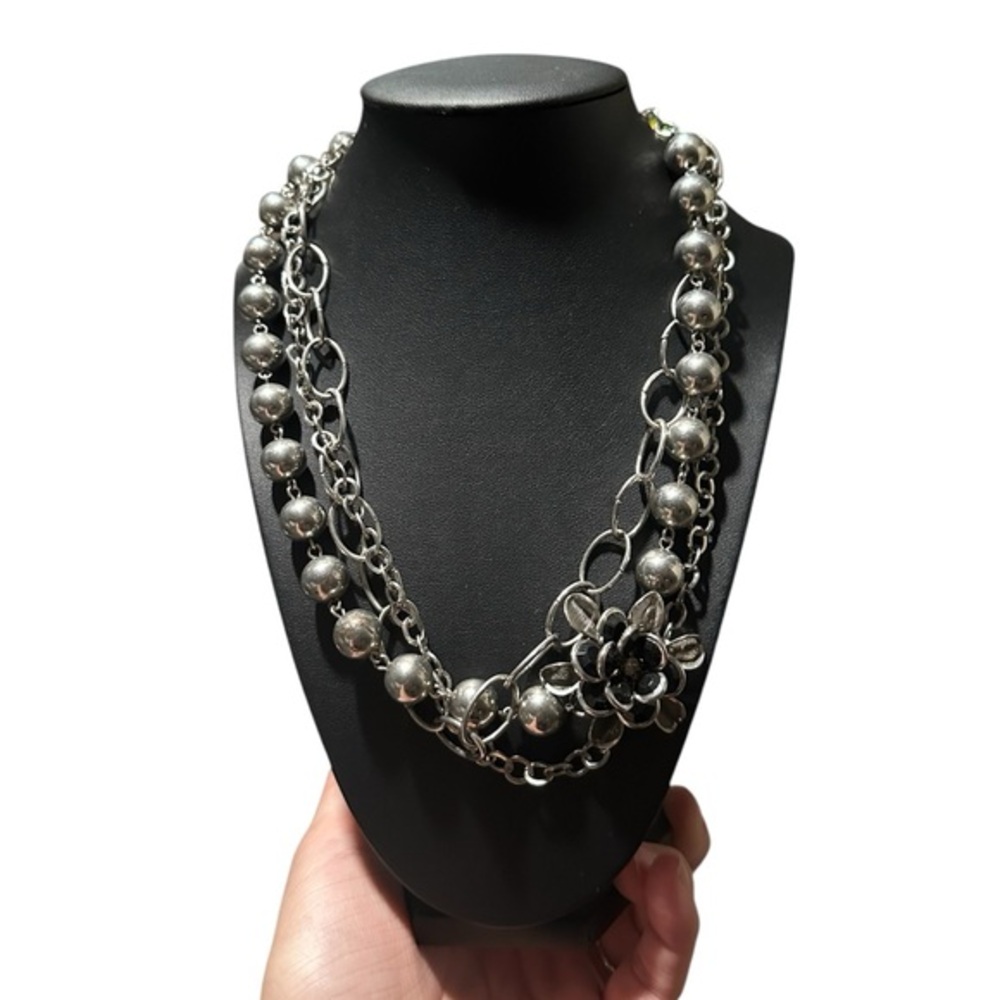 Vintage Elegant Silver Necklace with Floral Accent